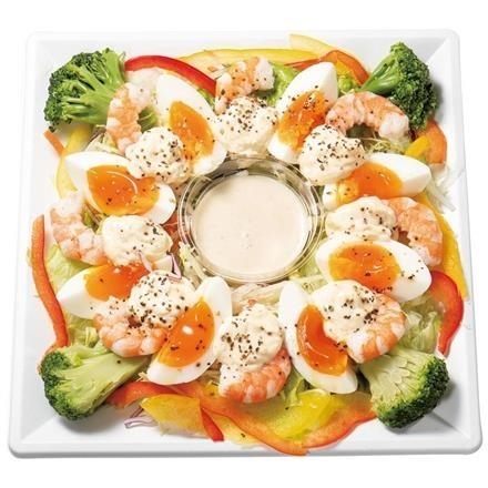 15.タルタルたっぷり！えびシーザーサラダ