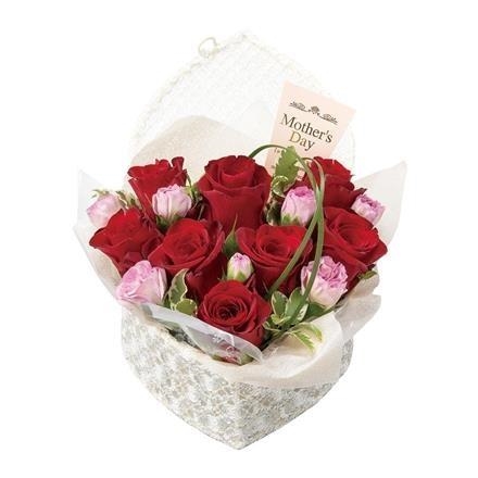 37. 母の日ハートボックスフラワー